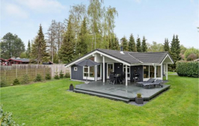 3 Bedroom Beautiful Home In Væggerløse